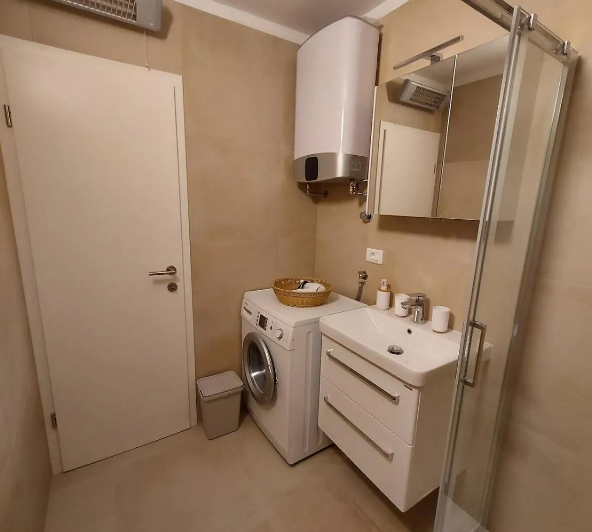 Modernes Apartment In Erster Reihe Zum Meer Premantura